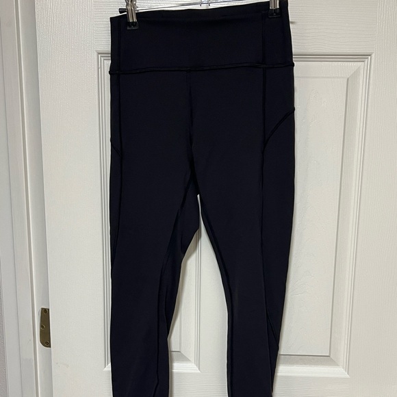 Lululemon - Picture 2 of 3